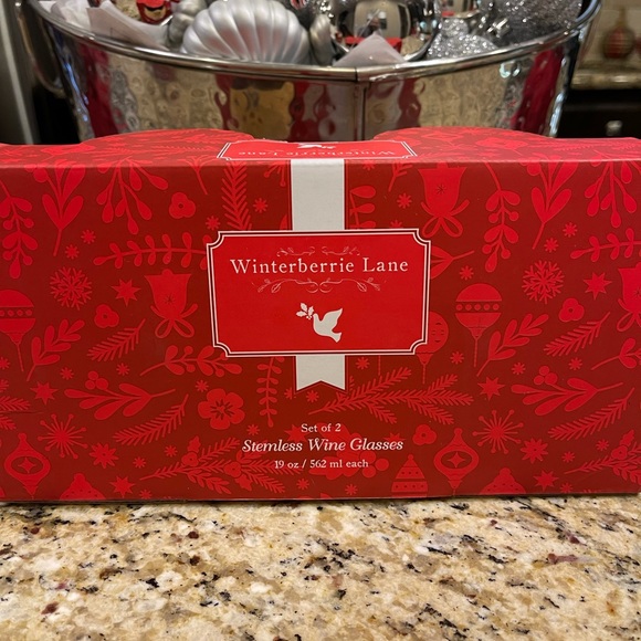 SANTA & MRS CLAUS STEMLESS WINE GLASSES NWT - Picture 10 of 11